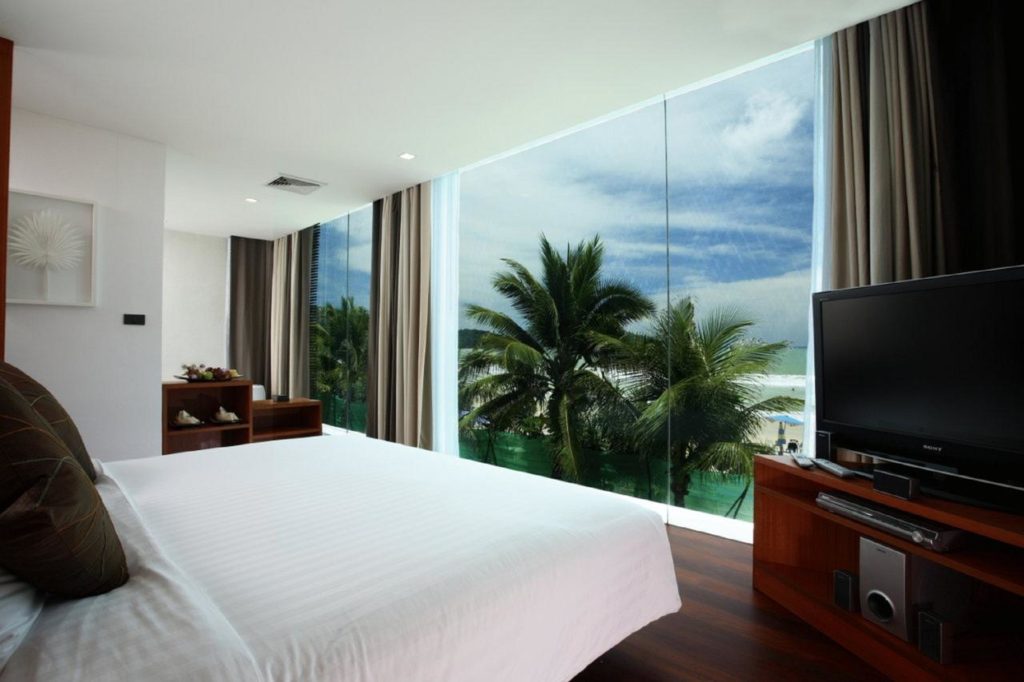 RESORT BEACH FRONT PATONG