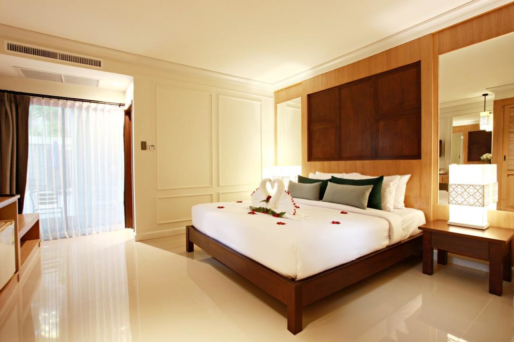 BOOK ROOM KARON BEACH