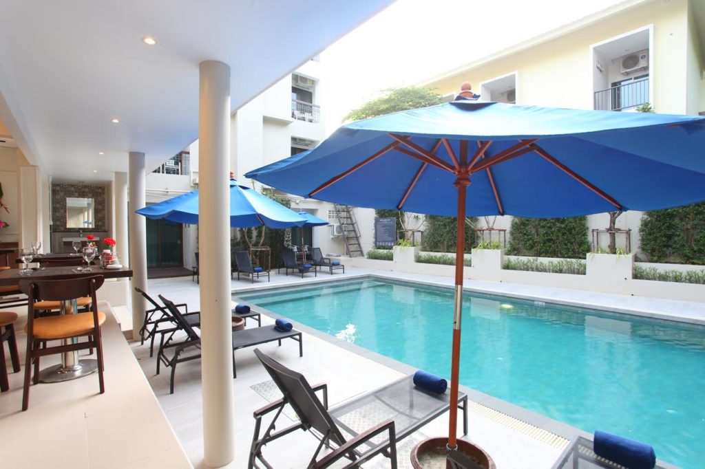 BOOK ROOM KARON BEACH
