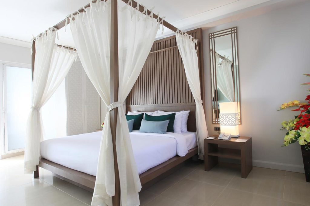 BOOK ROOM KARON BEACH